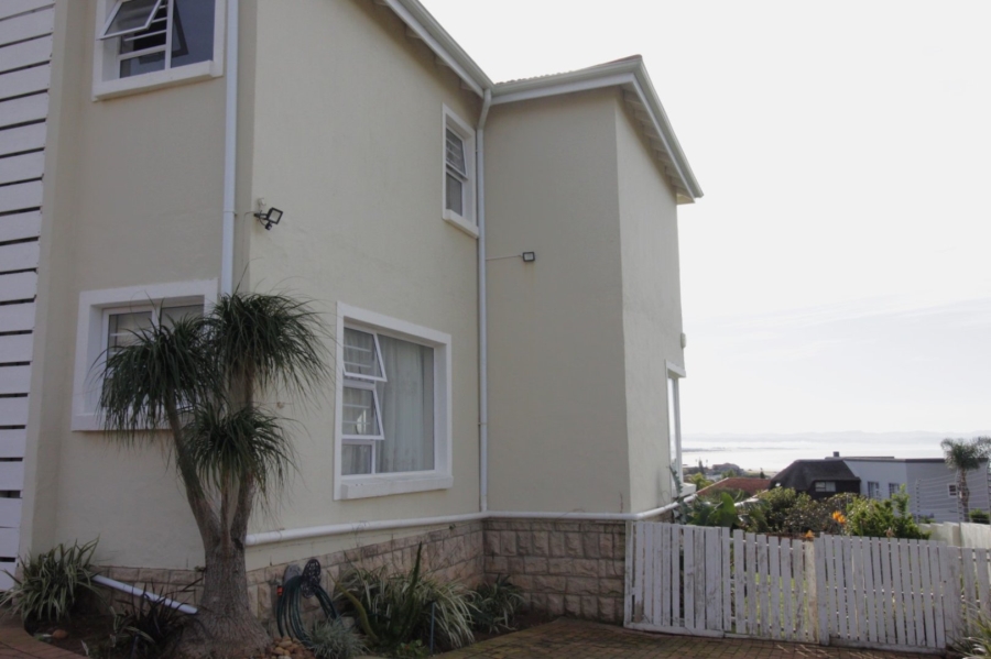 3 Bedroom Property for Sale in Wavecrest Eastern Cape